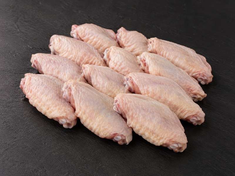 Rows of raw chicken flat wings